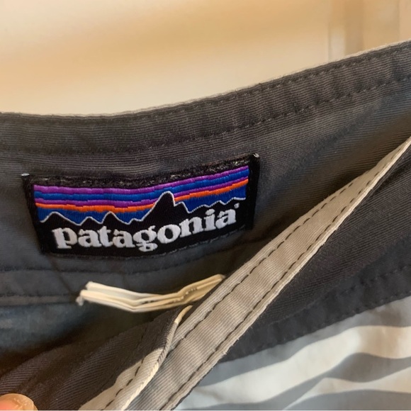 PATAGONIA Men's Wavefarer Board Shorts 19”, Fitz Stripe: Black, Size 36 - Picture 2 of 7